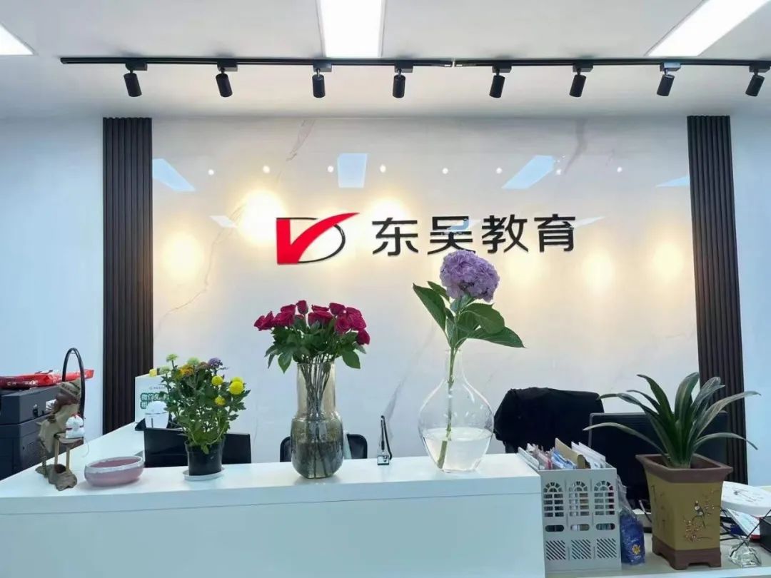 部分同学由于对考银行缺乏足够的认知总是不以为意，认为这是一种低档次的职业选择。其实银行工作作为一种稳定的职业选择，具有待遇优厚、福利保障好、职业发展前景广阔等特点。特别是每年的银行秋季校园招聘招聘规模大、岗位多。所以千万不要因为自视甚高而导致自己失去了一个很好的就业机会。
